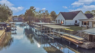 409 Sky Harbour Ct, Granbury, TX 76049 - photo 2