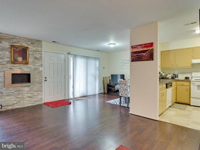 3839 El Camino Place unit 14, Alexandria, VA 22309 - photo 6