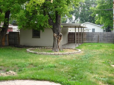 919 S 20th St, Grand Forks, ND 58201 - photo 2