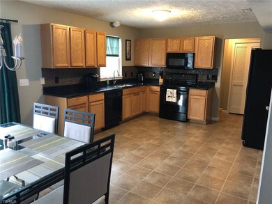 Amazing and very large eat-in kitchen with back sl