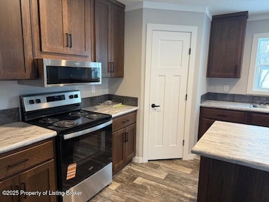 206 2nd St SE, Belfield, ND 58622 - photo 7