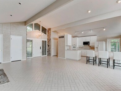 3917 Crescent Dr, Granbury, TX 76049 - photo 6