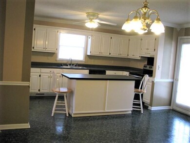 205 Fairlane Dr, Shelbyville, TN 37160 - photo 6