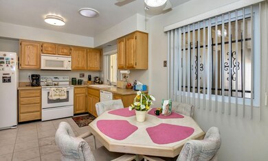 13682 N Garden Court Dr, Sun City, AZ 85351 - photo 6