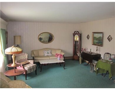 2 Wardlaw Ct, Providence, RI 02908 - photo 3