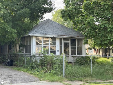 863 Tacken St, Flint, MI 48532 - photo 2