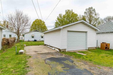 925 Clinton St, Lincoln, IL 62656 - photo 2