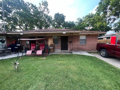 67 1/2 Neyland St, Houston, TX 77022 - photo 2