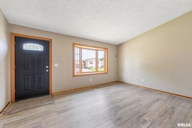 1016 Calvin St, Davenport, IA 52804 - photo 3