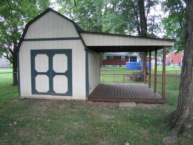 Storage shed w/ deck