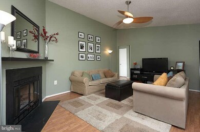 1929 Villaridge Dr unit B, Reston, VA 20191 - photo 2