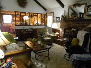 Family room with vaulted ceilings - view 1