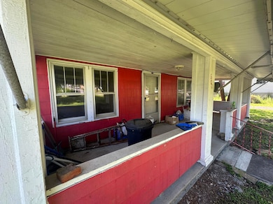 696 Tuckahoe Road