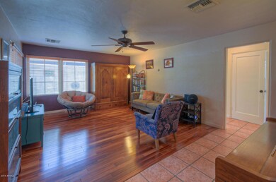 2214 Cambridge Living Rm (2)