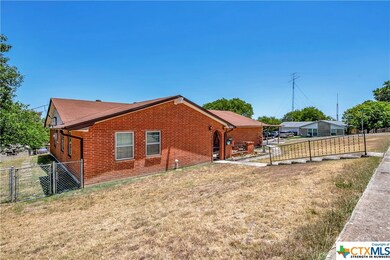 1202 Bluff Dr, Copperas Cove, TX 76522 - photo 4