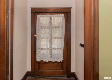 1002 W 15th St, Davenport, IA 52804 - photo 5