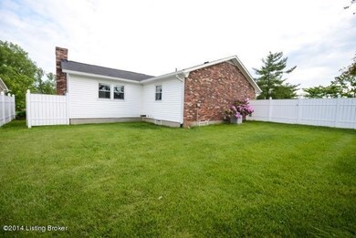 8201 Cortland Dr, Louisville, KY 40228 - photo 3