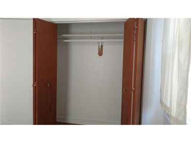 Nice closet space in both badrooms.
