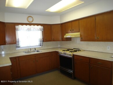 21 Culver St, Kingston, PA 18704 - photo 4