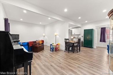 515 W Clinton St, Howell, MI 48843 - photo 2