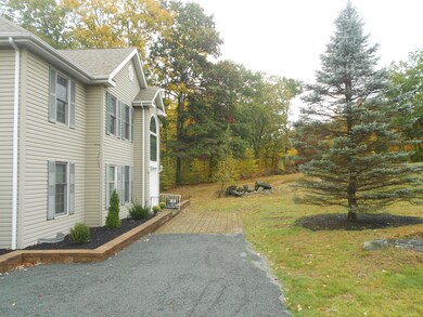 800 Warbler Ct, Hawley, PA 18428 - photo 2