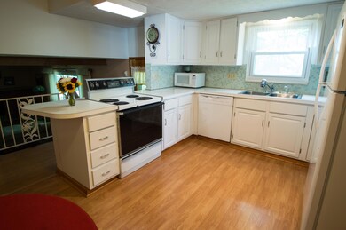 1673 Pin Oak Dr, Columbus, OH 43229 - photo 7