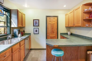 20 W 13th St Holland-5