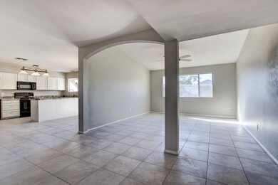 636 S Robin Ln-8
