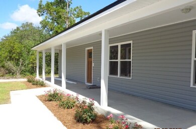 52 Crawford Ave, Crawfordville, FL 32327 - photo 2