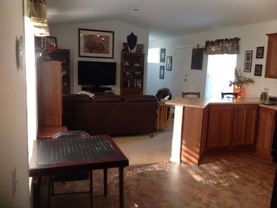 213 E Deer St, Mandan, ND 58554 - photo 5