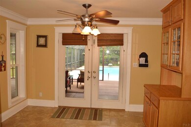 Casual meals may be enjoyed right here!