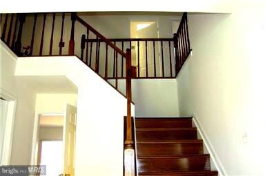 9 Peach Leaf Ct, North Potomac, MD 20878 - photo 3