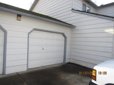 528 Village Dr unit C12, Central Point, OR 97502 - photo 2