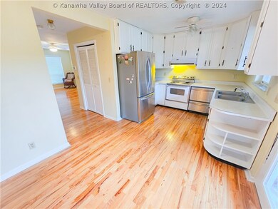 Kitchen / Eat-In