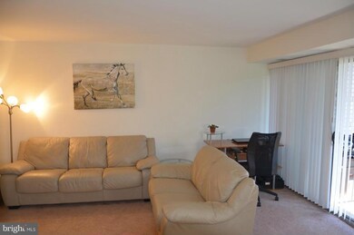 39 Canterbury Square unit 202, Alexandria, VA 22304 - photo 2