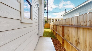 7126 Saint Augustine St, Houston, TX 77021 - photo 5