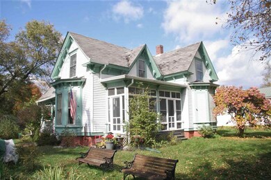 46 Emerson St, Saint Johnsbury, VT 05819 - photo 2