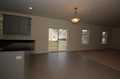 1 Crab Tree Ct unit 22, MerriMacK, NH 03054 - photo 3