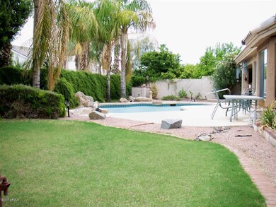 BIG YARD W/PEBBLE TEC POOL