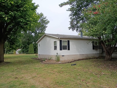 367 Ayers St, Waverly, IL 62692 - photo 2