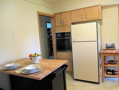 Kitchen eating Area