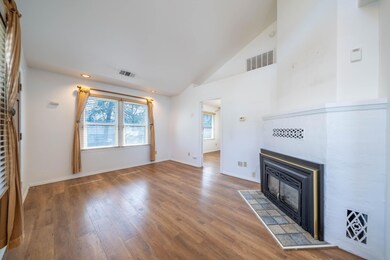 1328 Magnolia St-8