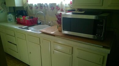 318 Longfellow St, Vandergrift, PA 15690 - photo 3