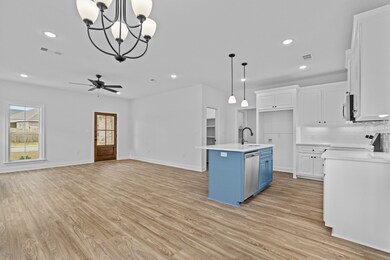 120 E Bartlett Way, Hattiesburg, MS 39402 - photo 2