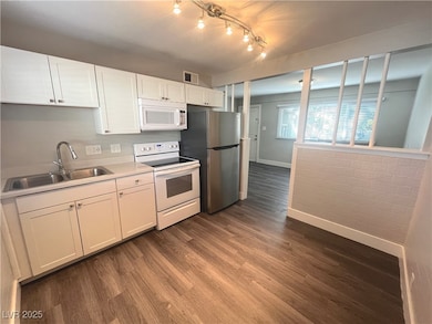 221 S 10th St unit 5, Las Vegas, NV 89101 - photo 5