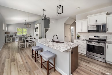 7 Welcome Center Ct, Le Claire, IA 52753 - photo 2