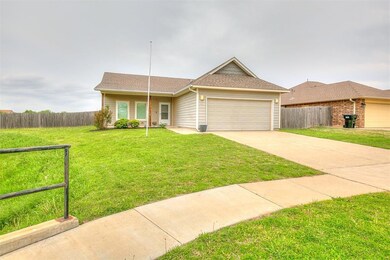 View of front of house featuring a garage, drivewa