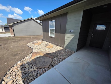 1108 SE 8th St, Newton, KS 67114 - photo 4