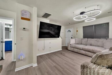 2030 Vinton St, Charlotte, NC 28216 - photo 2