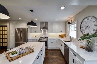 664 S Sleight St, Naperville, IL 60540 - photo 2